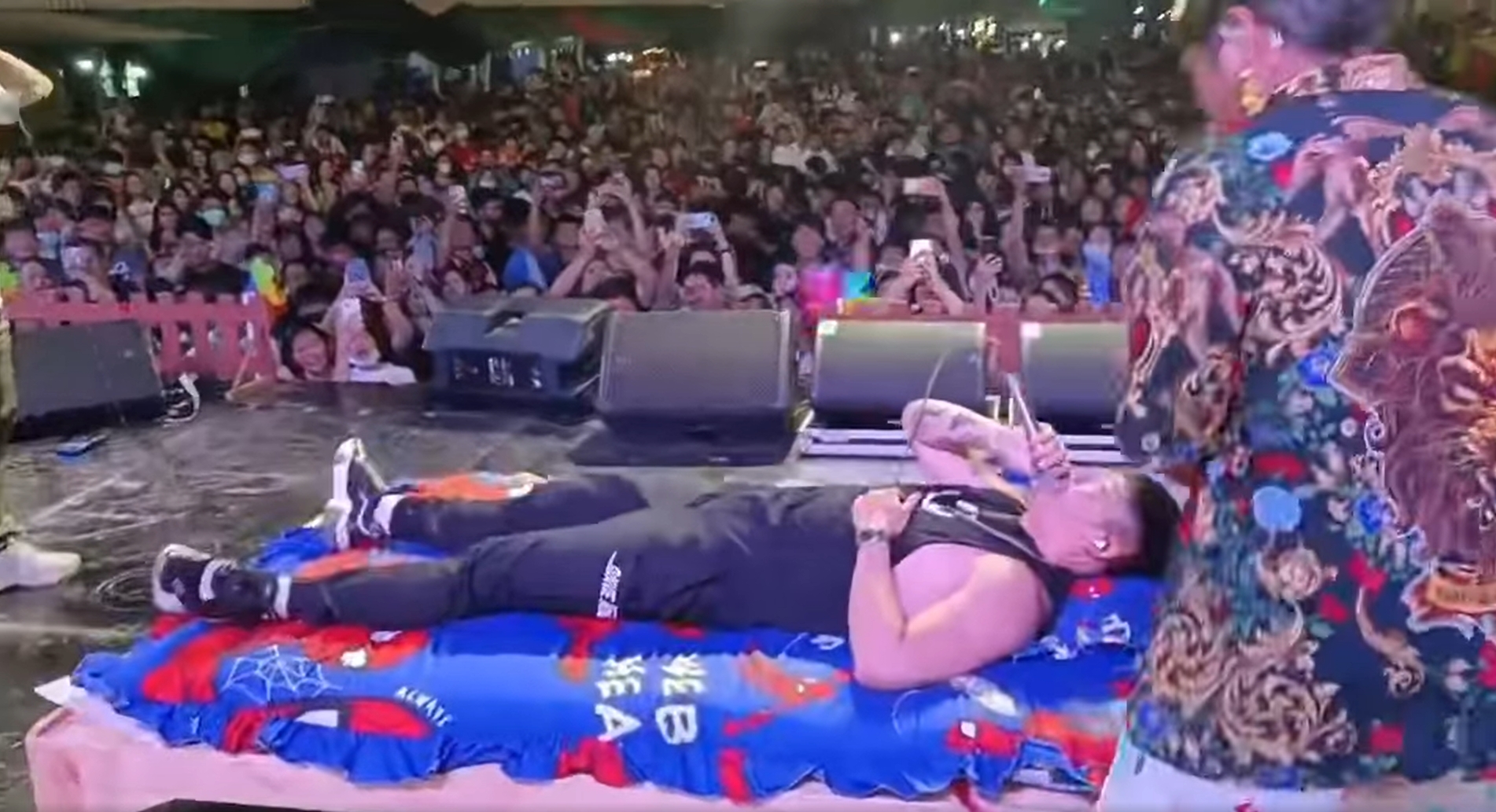 เล่นคอนเสิร์ต