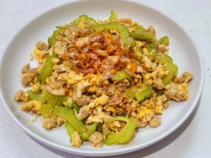 มะระผัดไข่