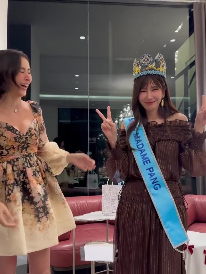 ส่องของขวัญ อั้ม พัชราภา จับสลากปีใหม่ มาดามแป้ง ได้อะไร 