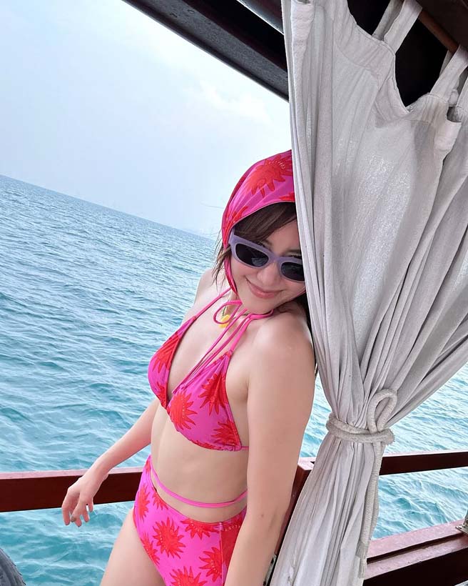 แพร พิไลรัมภา นางร้าย 7 สี โชว์เซ็กซี่กลางทะเล