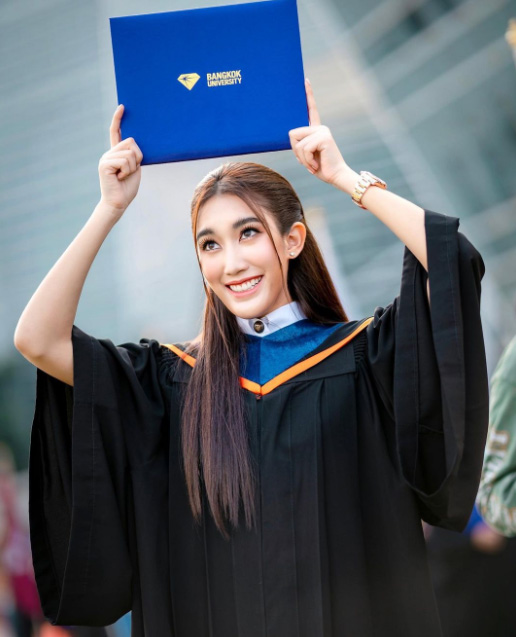 เบส รักษ์วนีย์ ประวัติ