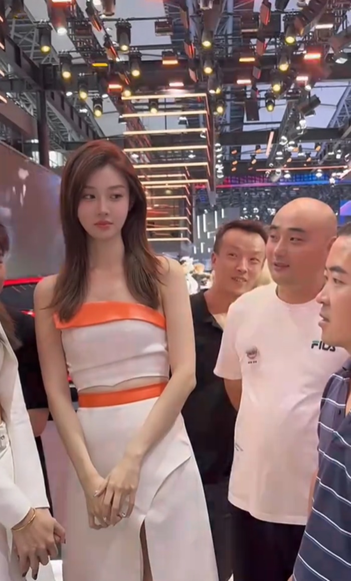 มองสาว