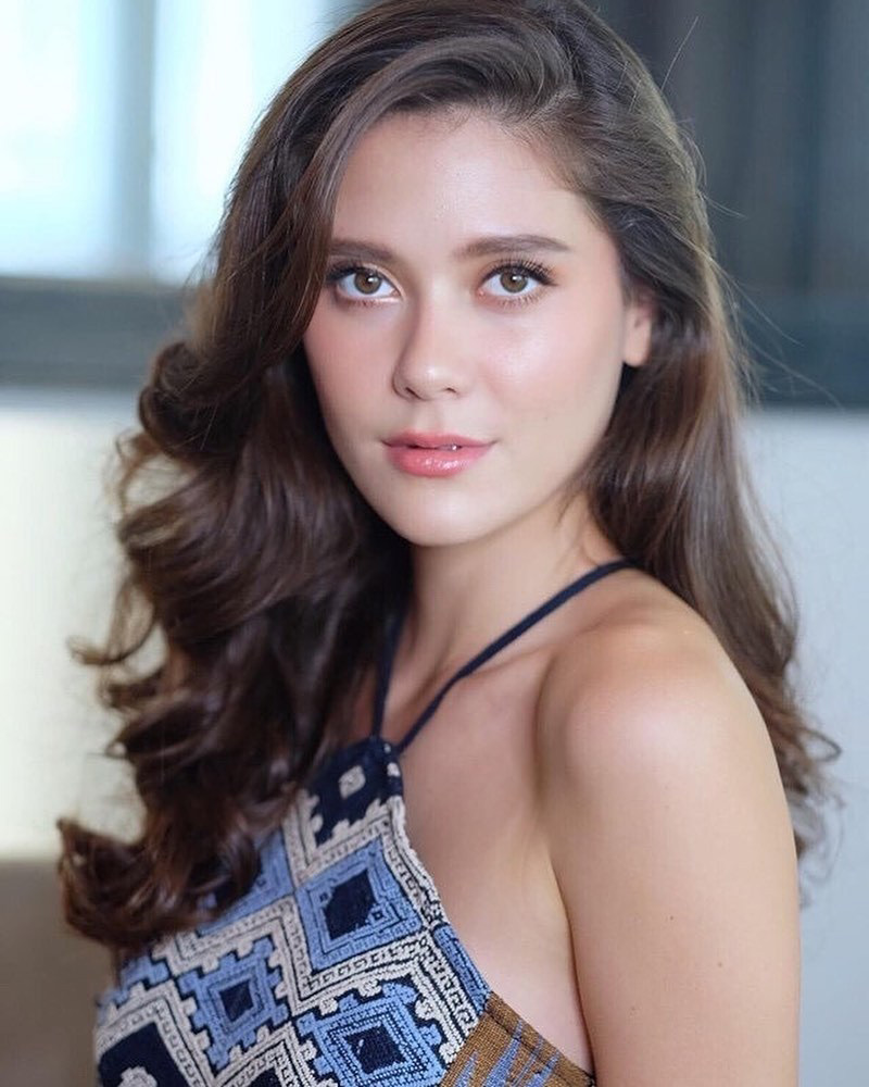 มารีญา พูลเลิศลาภ