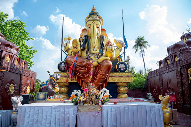 อ.เบ โอมมาศ์ตรา มหาเทวลัยพระพิฆเนศ ปางมหาราชา