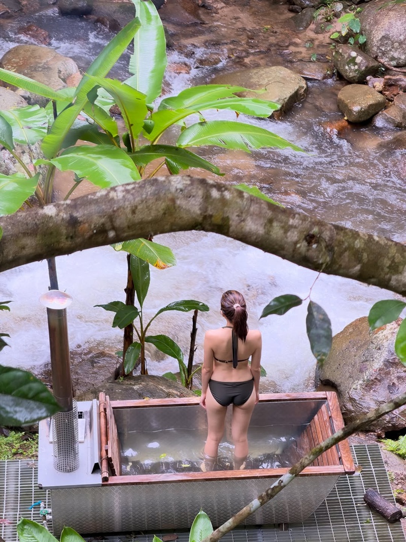 พลอย ชิดจันทร์