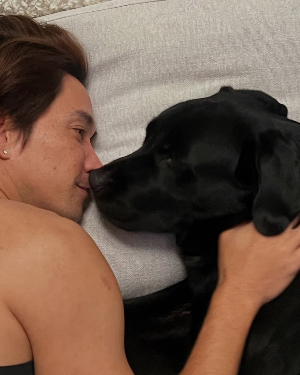 นุ่น รมิดา จับพิรุธสามี หลุยส์ สก๊อตต์ เรียกไม่หัน นึกว่าแอบคุยกับใคร