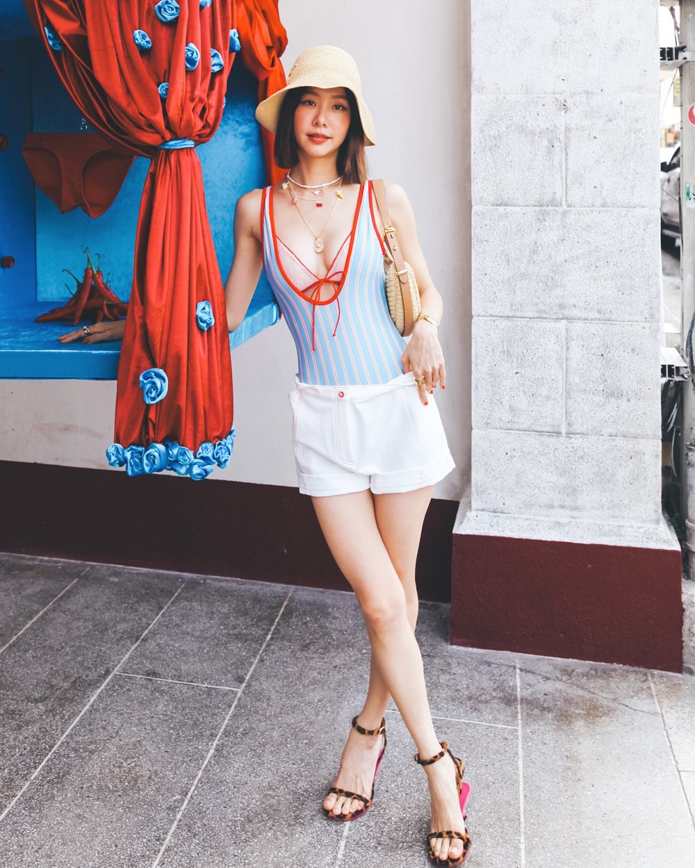 เต้ย จรินทร์พร นุ่งชุดว่ายน้ำแหวกอึ๋ม ซัมเมอร์นี้ฮอตใจละลาย 