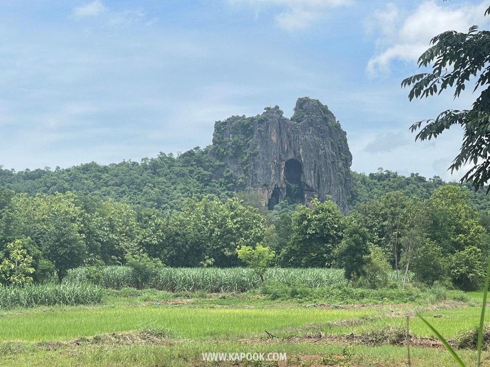 มุมไกล ๆ ถ้ำผาเจาะ