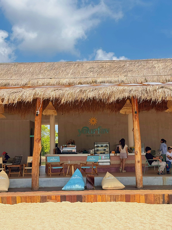 Yourfav Beach Club ร้านคาเฟ่ระยอง