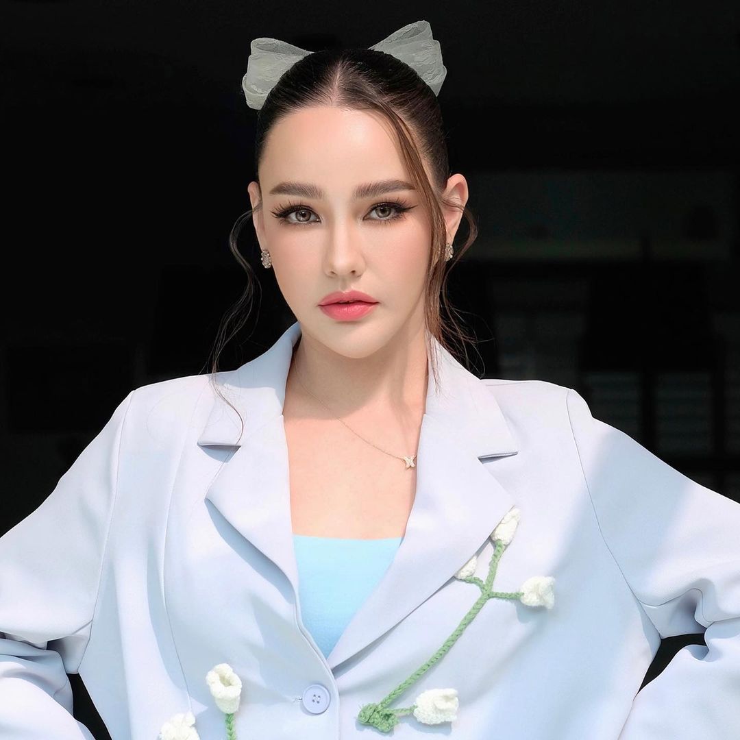 แหม่ม วิชุดา 