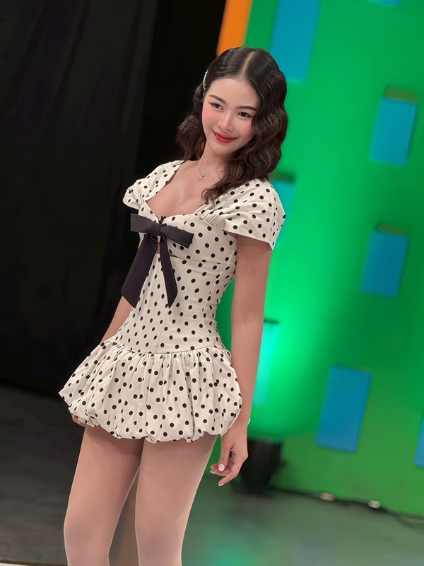 ยูกิ ไหทองคำ โดนติงยับชุดออกรายการดังรัดเป้าเกินงาม