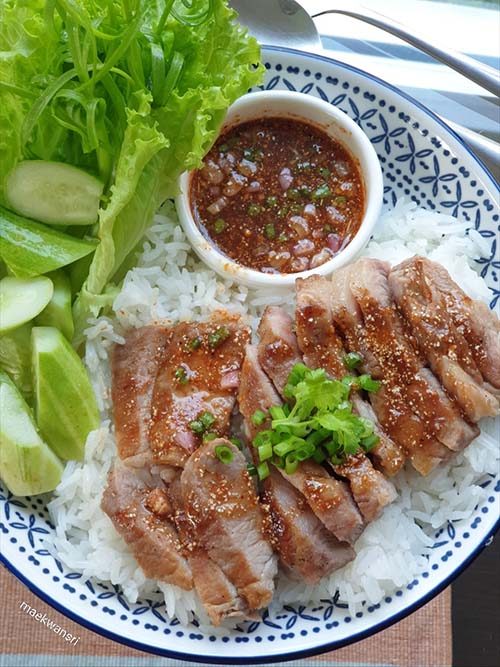 ข้าวหน้าสันคอหมู