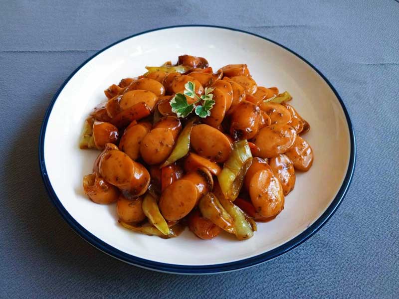 สูตรไส้กรอกผัดซอสมะเขือเทศ