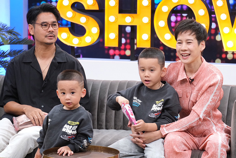 เวฟ บุ้ง ใบหยก เมินคนมองเว่อร์เรื่องเลี้ยงลูก