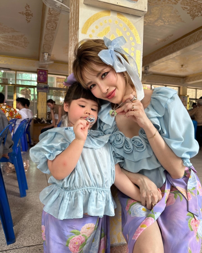 พีช สิตมน ภรรยา ติ๊ก เจษฎาภรณ์ ร่วมทำบุญวันเกิดของ น้องแอบิเกล 