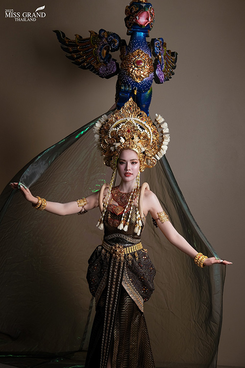 มิสแกรนด์ไทยแลนด์ 2025 ลุคประกวดรอบ ชุดชาติพันธุ์ใต้ คาบสมุทรมาลายู ทำถึงทุกคน !