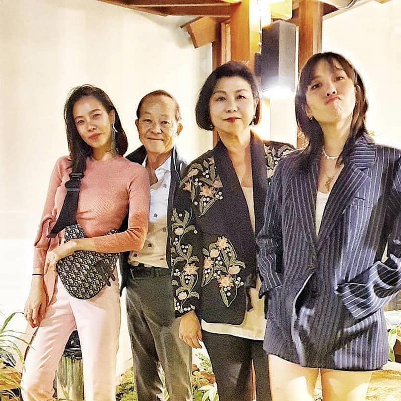 คริส พลอย หอวัง