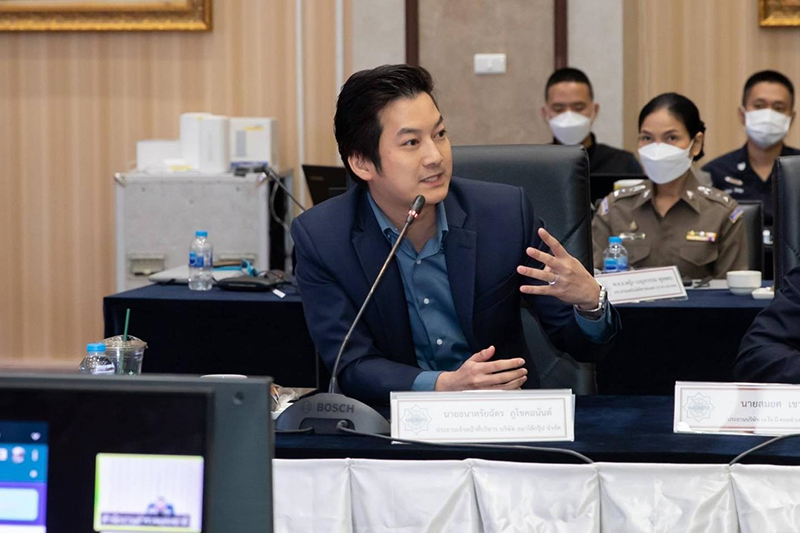 คนเป็นห่วง เชน ธนา โหมงานไลฟ์หาเงินใช้หนี้