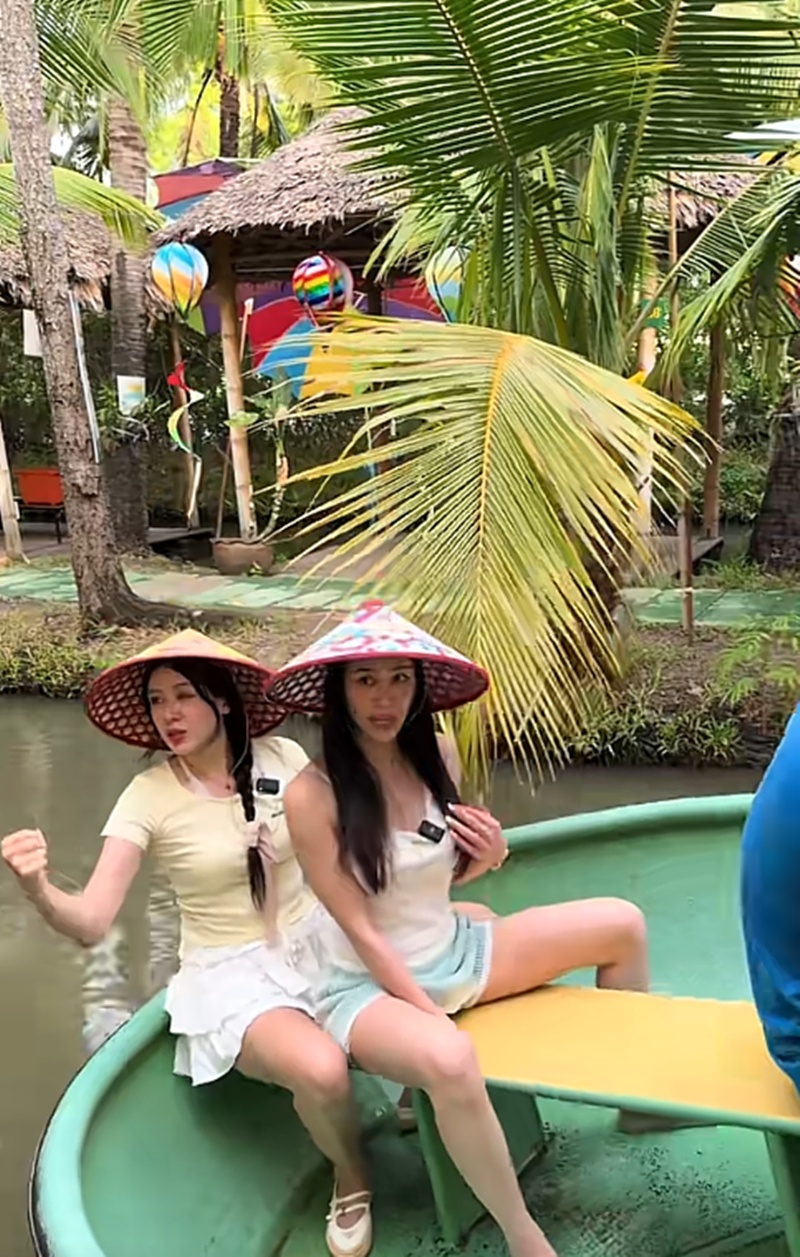 มิ้นท์ พลอย