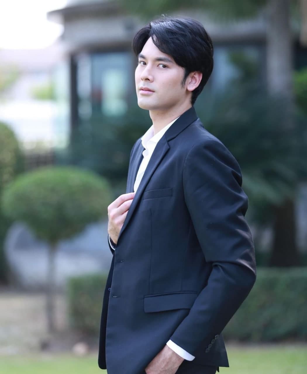 บอม ธนิน