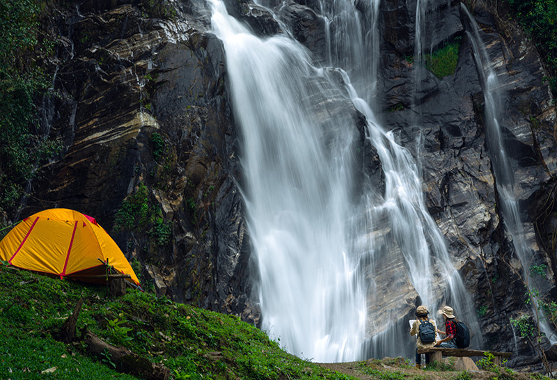 น้ำตกแม่เตี๊ยะ กางเต็นท์
