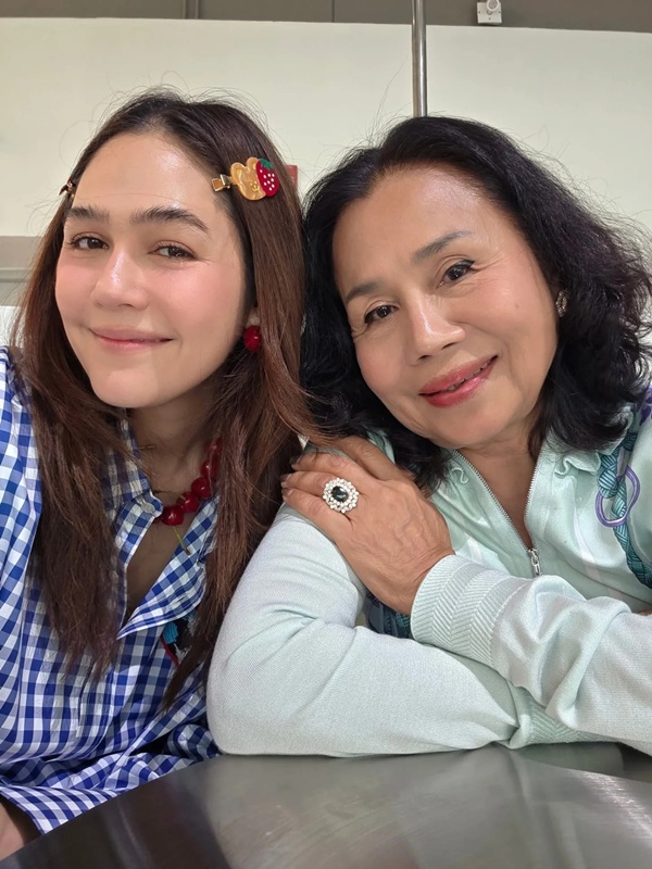 คุณย่าอุไรวรรณ อวยยศ ชมพู่ อารยา