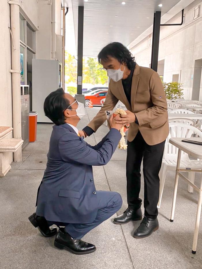 พี่เบิร์ด ครูสลา