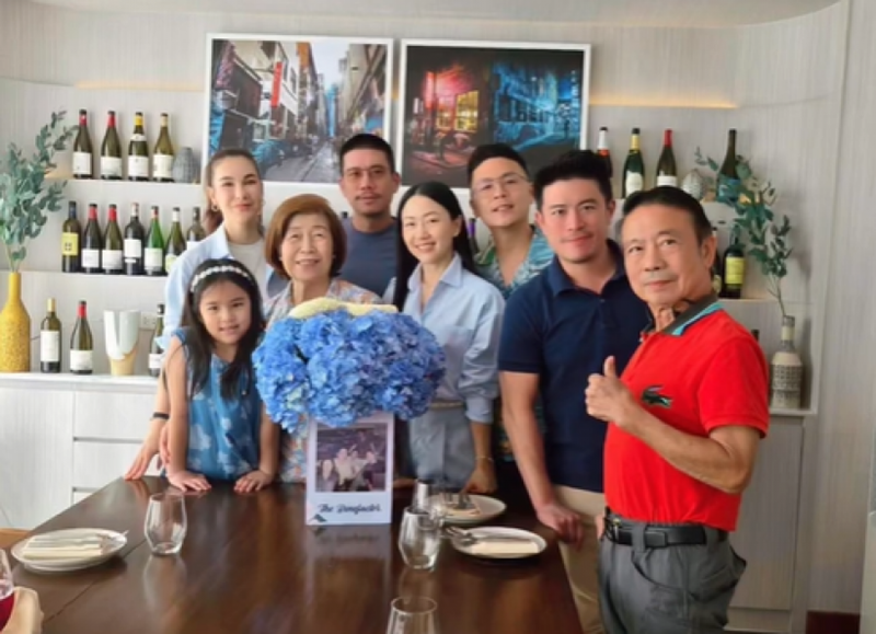 โบว์ เบญจวรรณ ได้ดอกไม้เซอร์ไพรส์