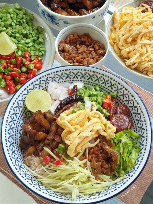 ข้าวคลุกกะปิ  