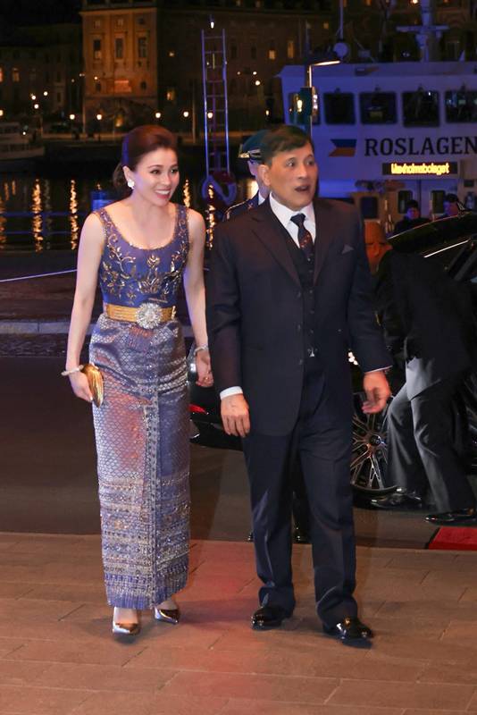 ในหลวง - พระราชินี