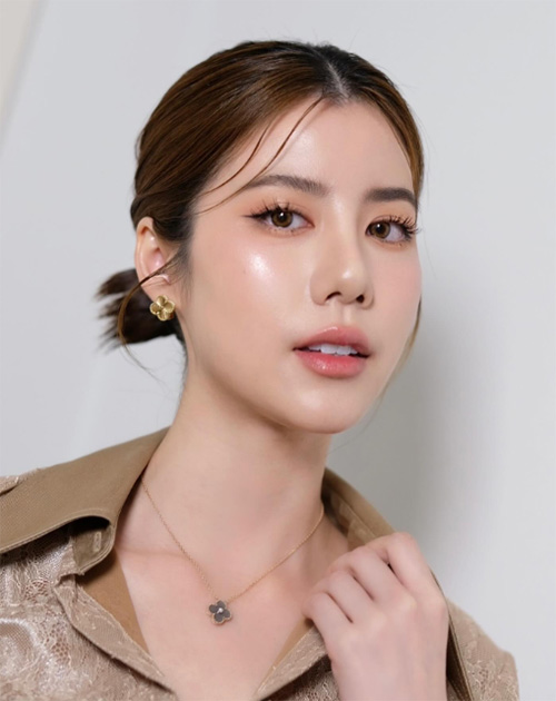 เอสเธอร์ สุปรีย์ลีลา ทรงผม