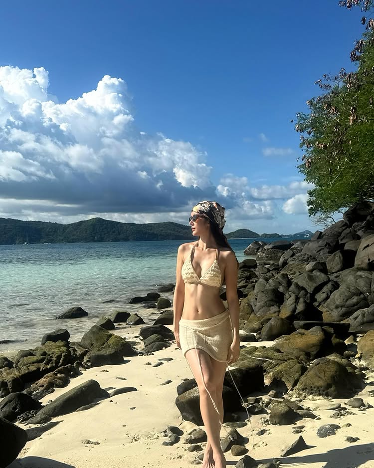 เนย ปภาดา ปล่อยภาพเซ็กซี่เขย่าใจ นุ่งทูพีซ อวดอึ๋มริมหาด