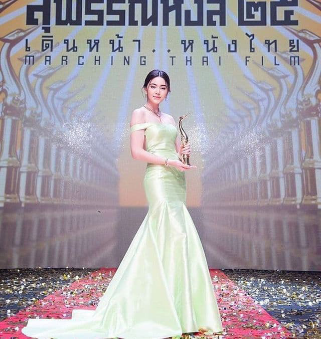 ใหม่ ดาวิกา