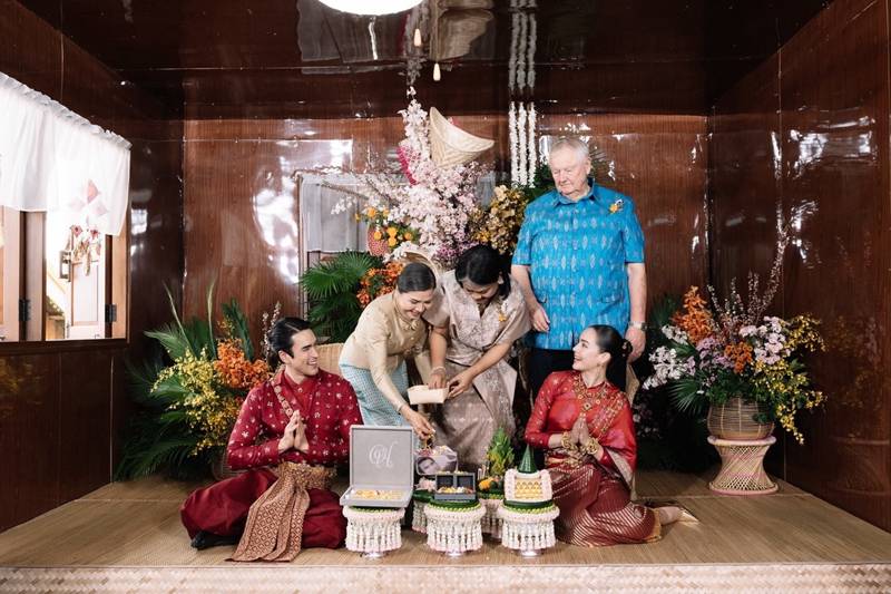 ผ้าห่อสินสอดสู่ขอ ญาญ่า อุรัสยา