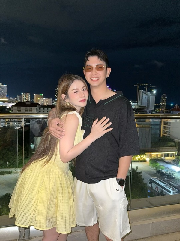 ครูเบียร์ นุติญา อุ้มท้องเข้า รพ.