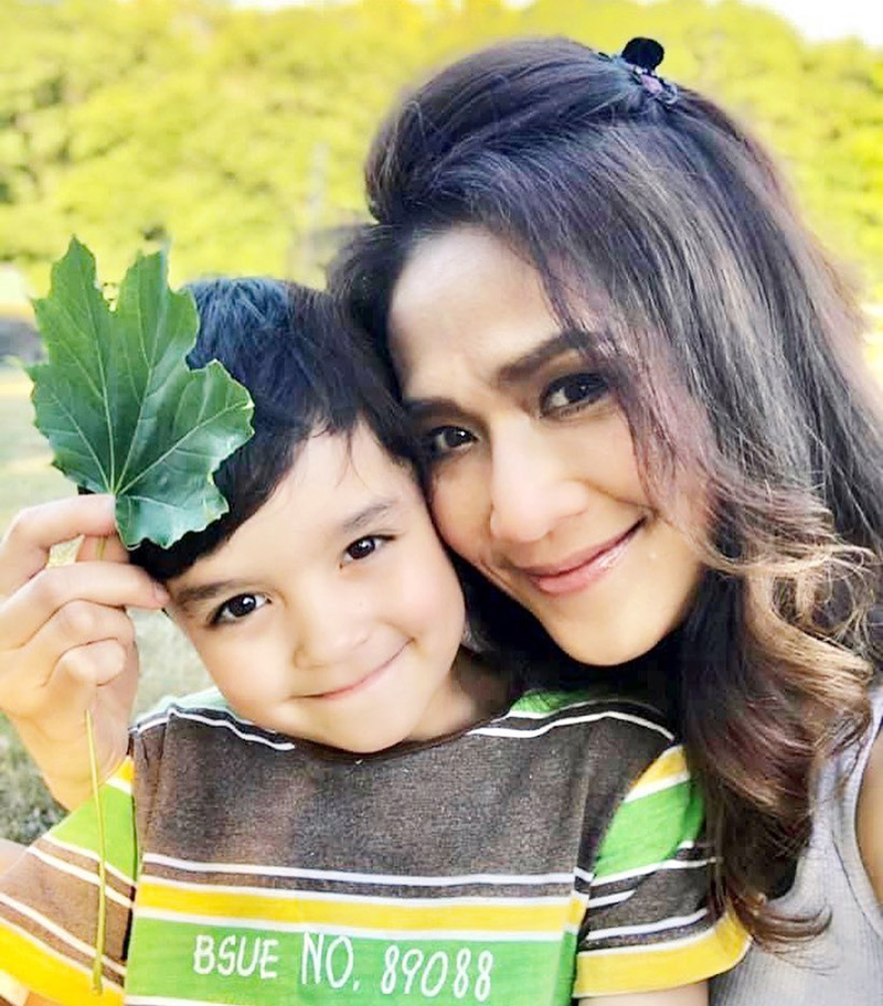 น้ำฝน โกมลฐิติ อดีตนางเอกดังในตำนาน