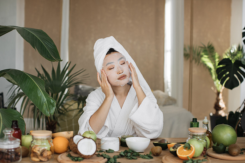 หลังมาสก์หน้าต้องล้างออกไหม ไขข้อข้องใจ เพื่อบำรุงให้หน้าสวยใสอย่างถูกวิธี