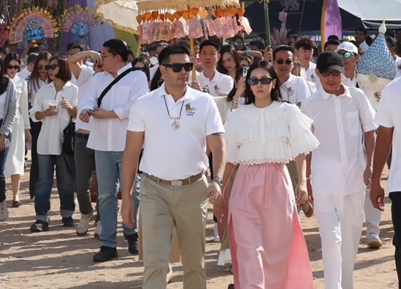 นุ่น - ต๊อด ควงคู่ทำบุญถวายกฐิน หลวงปู่ศิลา 