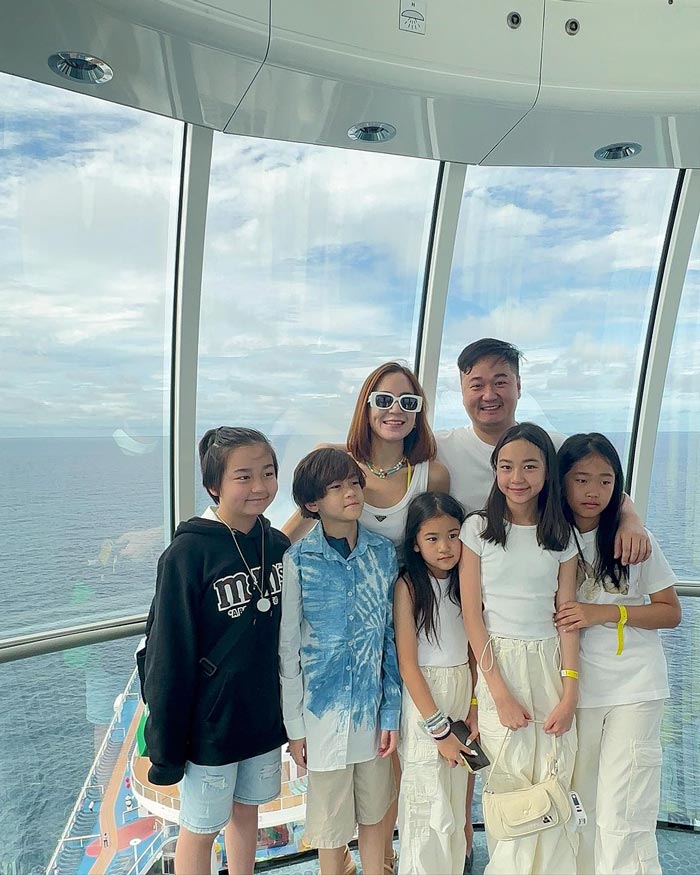 ครอบครัว พลอย ชิดจันทร์ ล่องเรือ