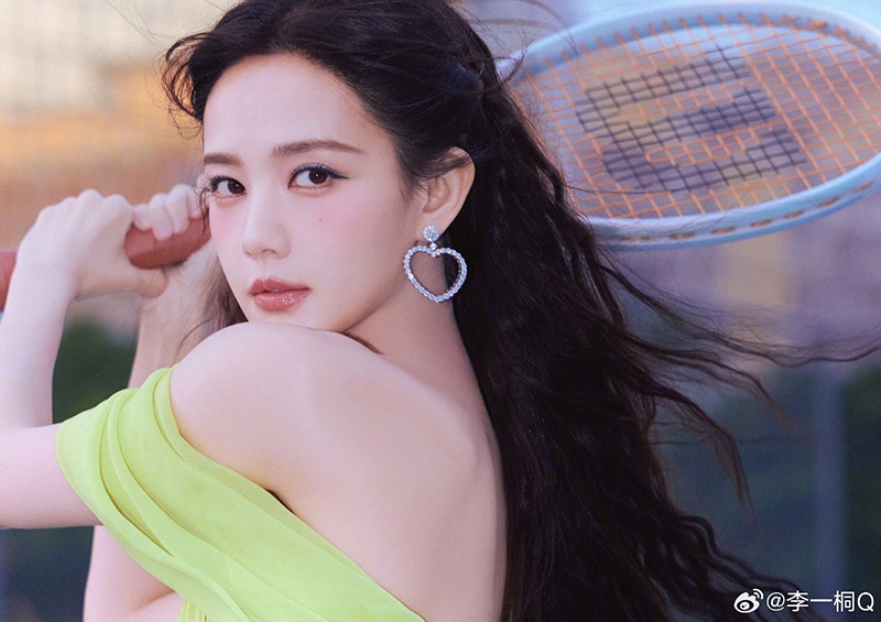 หลี่อี้ถง ประวัติ