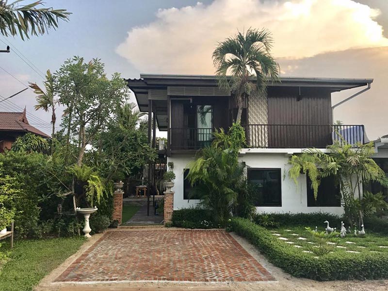 รีโนเวทบ้านสองชั้นครึ่งปูนครึ่งไม้ 3 ห้องนอน 2 ห้องน้ำ