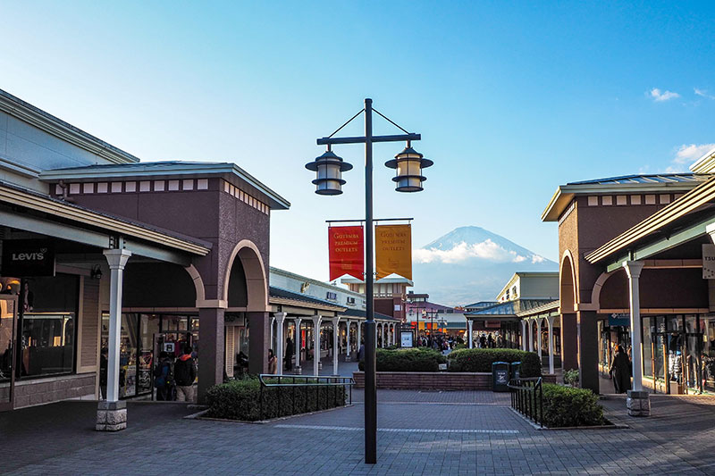 ลักชัวรี่พรีเมี่ยมเอาท์เล็ต