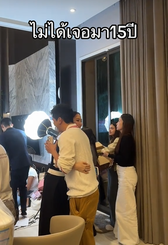 ป๋อ ณัฐวุฒิ สวมกอด อั้ม พัชราภา หลังไม่ได้เจอกันนาน 15 ปี 