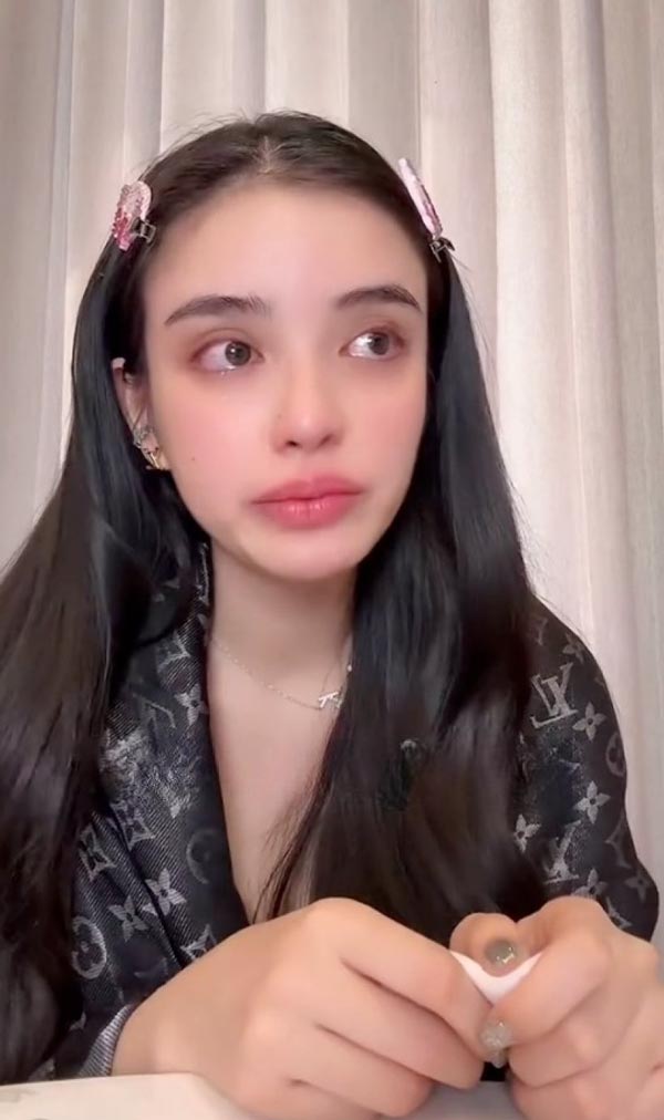 ขนม ไลฟ์ทั้งน้ำตา พูดคำพูดรุนแรงจาก ครูเต้ย