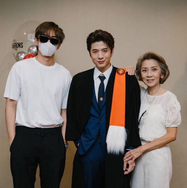 ดารารับปริญญา