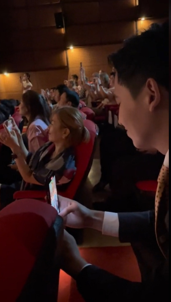 โมเมนต์อบอุ่น ต่าย ชุติมา ถ่ายคลิปรอยยิ้มของพ่อ ทิม พิธา