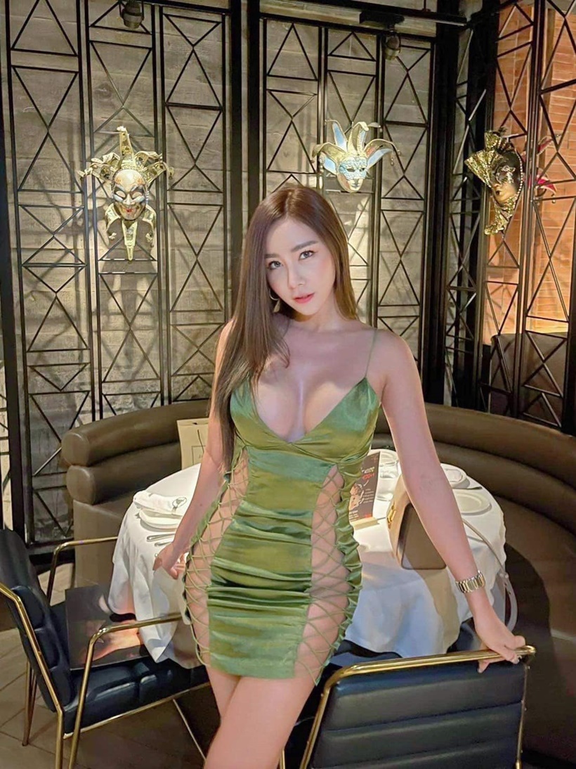 ชมพู่ ชลชญา