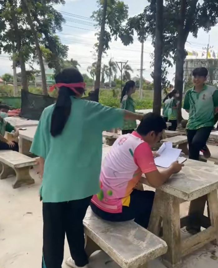 ตบหัวครู