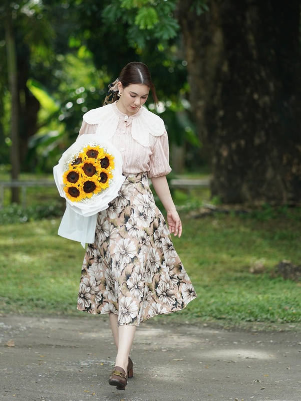 โบว์ เบญจวรรณ ได้ดอกไม้เซอร์ไพรส์