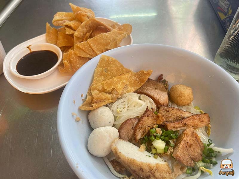 ก๋วยเตี๋ยวรูตลาดน้อย